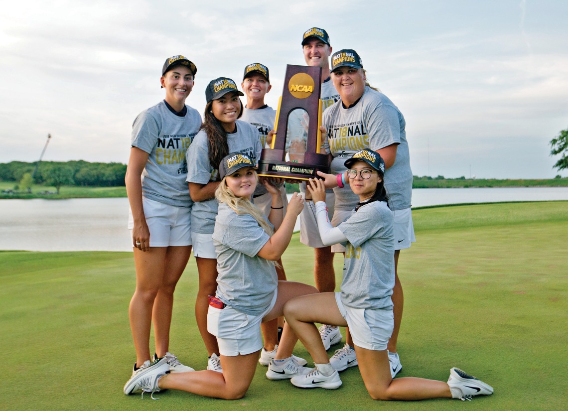 A photograph of the University of Arizona women's golf team holding the NCAA Women’s Golf Championships trophy 