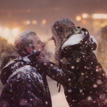 Couple gets engaged in snow